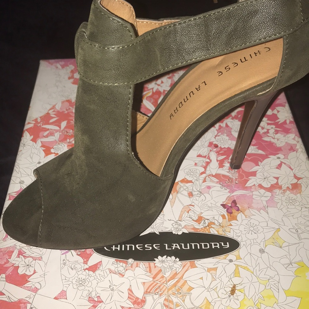 Olive colored Chinese laundry size 8 high heels